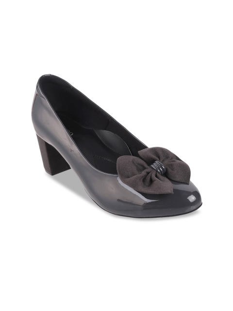 

Metro Women Black Solid Pumps
