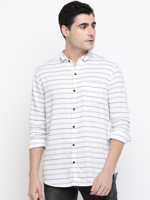 

Wrangler Men White Regular Fit Striped Casual Shirt