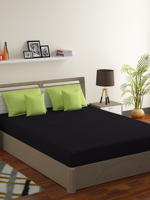 

Bromwick Green Solid 180 TC Polycotton 1 Queen Bedsheet with 4 Pillow Covers