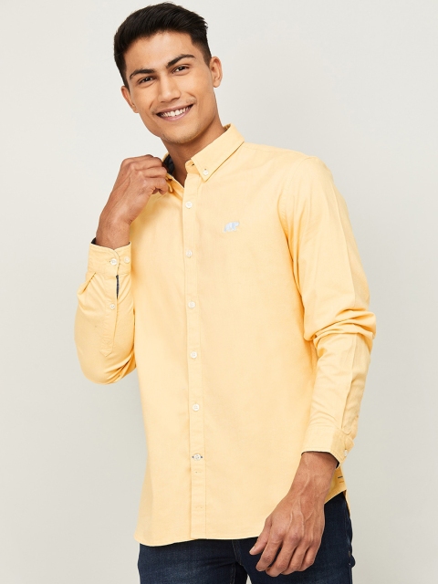 

UCLA Men Yellow Slim Fit Solid Casual Shirt