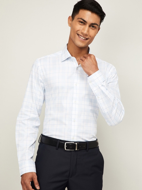 CODE by Lifestyle Men White & Blue Regular Fit Checked Formal Shirt