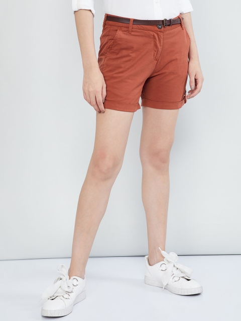 

max Women Red Solid Regular Fit Regular Shorts