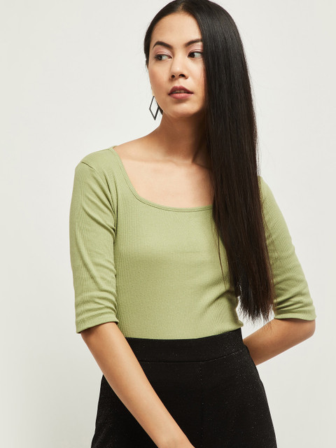 

max Women Green Solid Scoop Neck T-shirt