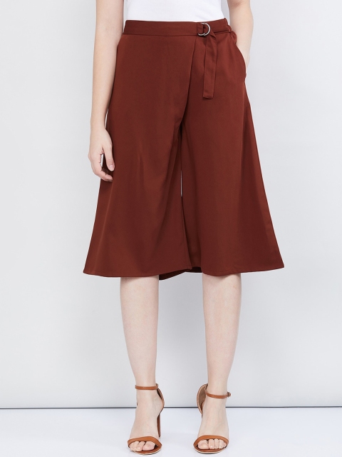 

max Women Red Solid Regular Fit Regular Shorts