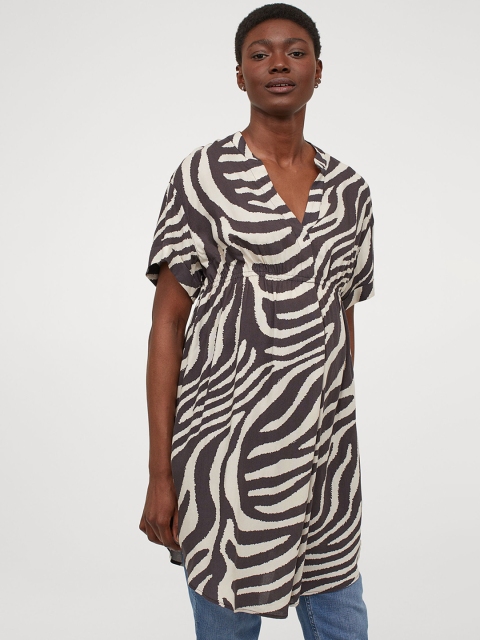 

H&M Women MAMA Black & Off-White V-Neck Tunic
