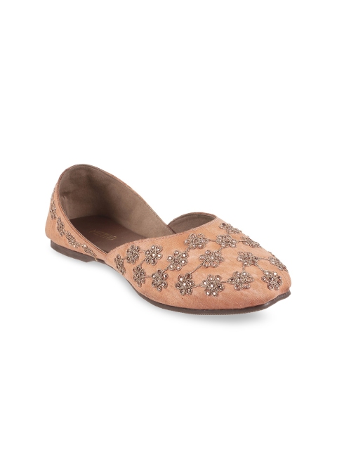 

Metro Women Beige Embellished Mojaris