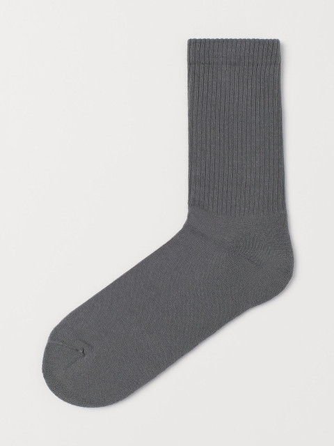 

H&M Men Grey Solid Sustainable Socks