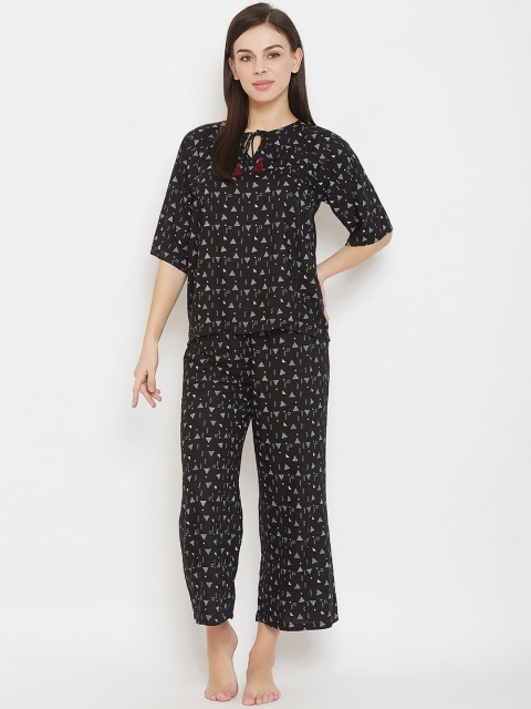 

Clovia Women Black & Grey Printed Night suit