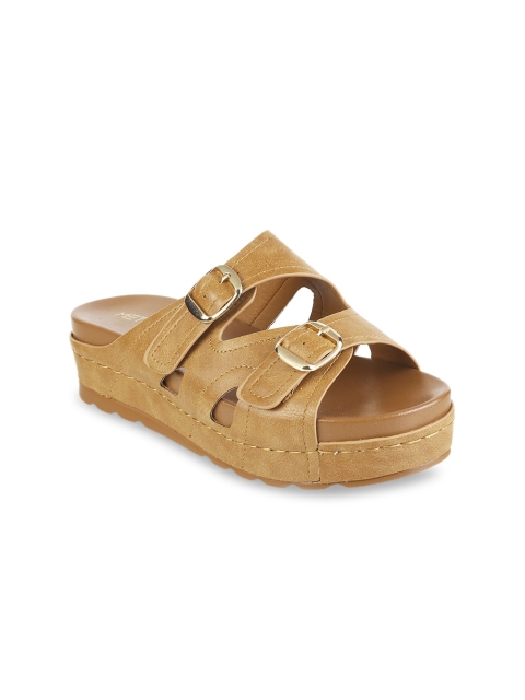 

Metro Women Tan Solid Sandals