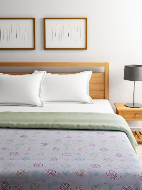 

Raymond Home Green & Grey Geometric Mild Winter 110 GSM Double Bed Quilt
