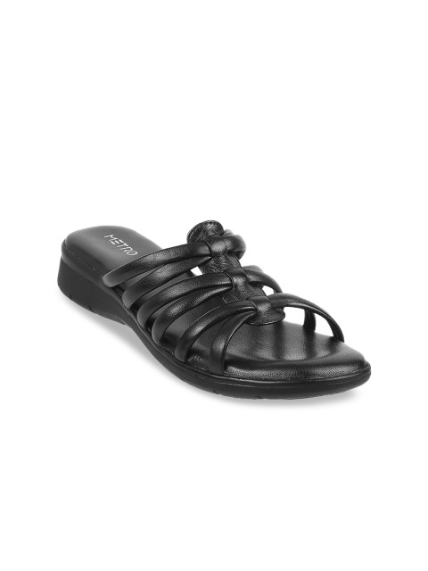 

Metro Women Black Solid Sandals