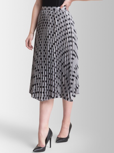 

FableStreet Women Grey & Black Printed Pleated A-Line Midi Skirt
