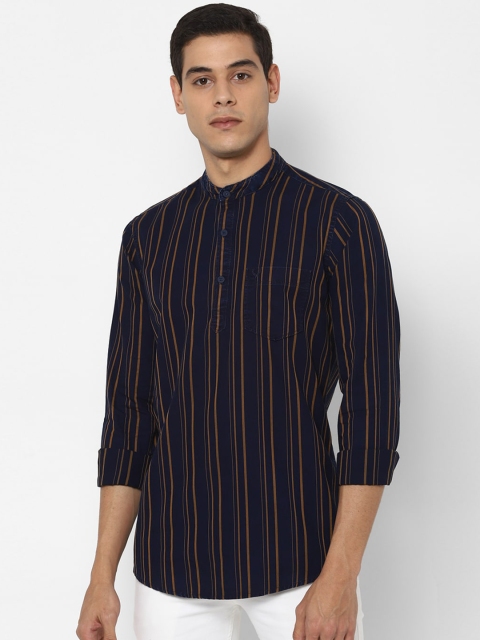 Solly Jeans Co. Men Navy Blue Regular Fit Striped Casual Shirt