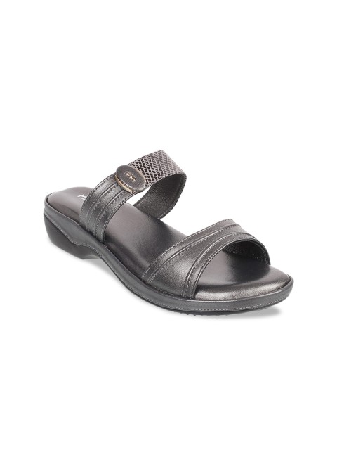

Metro Women Grey Textured Sandals