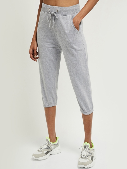 

max Women Grey Melange Solid Regular Fit Capris