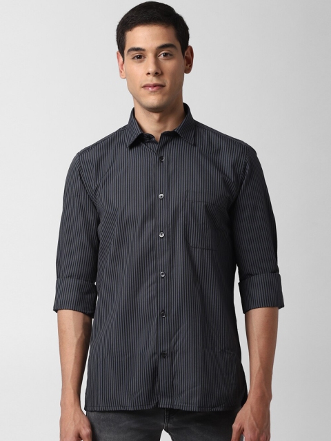 

Peter England Men Black & Blue Regular Fit Checked Casual Shirt