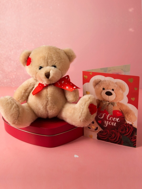 

Archies Valentine Special Soft Toy With Greeting Card, Multi