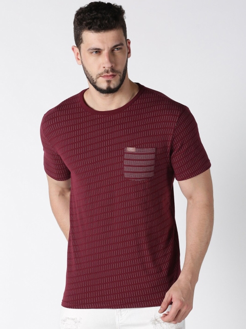 

UrGear Men Maroon Solid Round Neck T-shirt