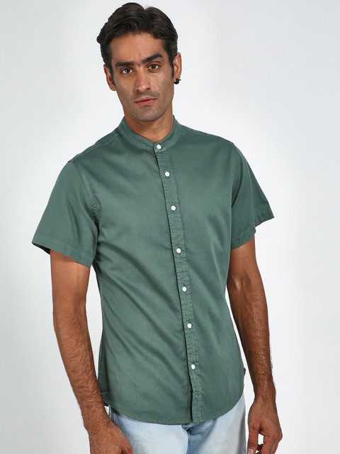 

Blue Saint Men Green Slim Fit Solid Casual Shirt