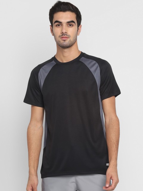 

Yuuki Black T-shirt