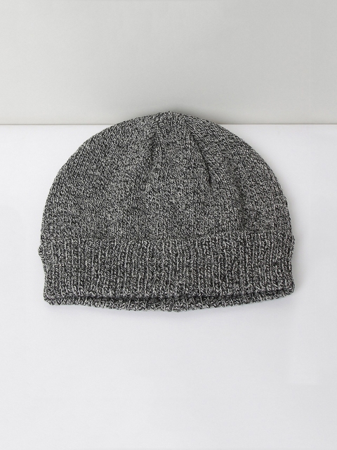 

max Boys Grey Solid Beanie