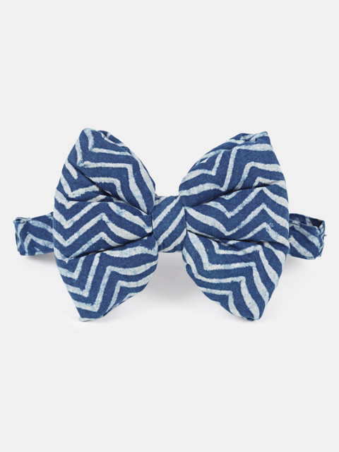 

Heads Up For Tails Navy Blue Printed HUFT The Indian Collective Dog Bow Tie with Collar