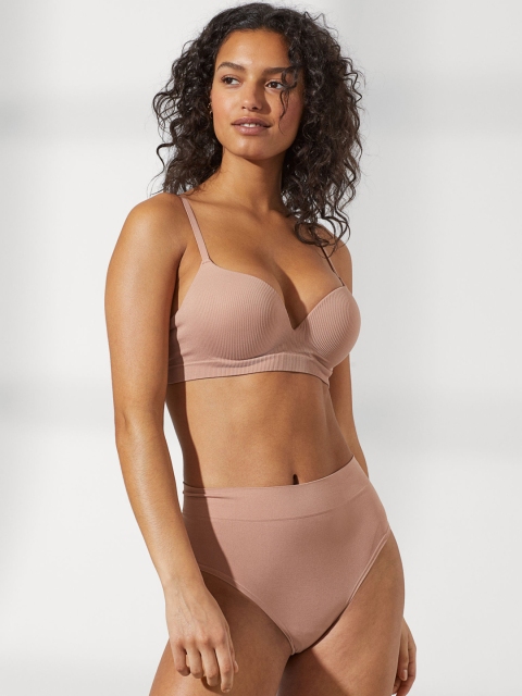 

H&M Women Beige Solid Seamless Briefs 0897682009