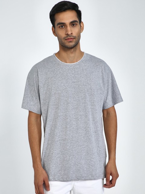 

Blue Saint Men Grey Solid Round Neck T-shirt