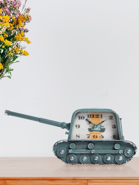 

Bigsmall Green & White Quirky Textured Analogue Table Clock