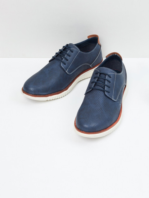 

max Men Blue Perforations Derbys