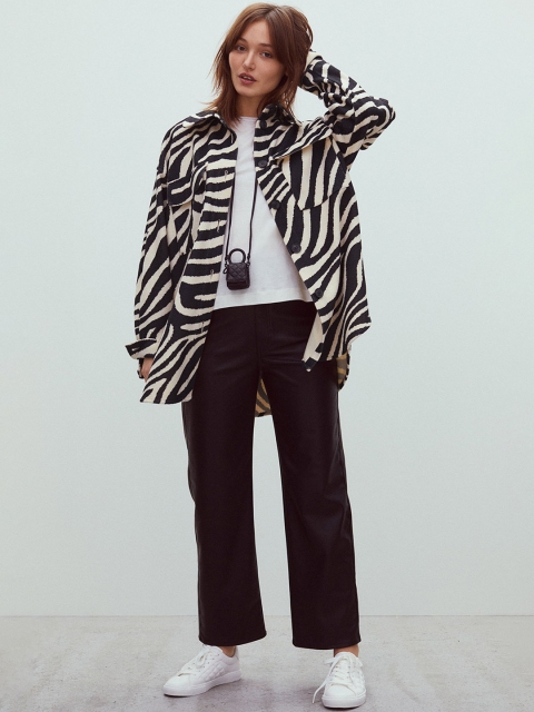 

H&M Women Black Imitation leather trousers