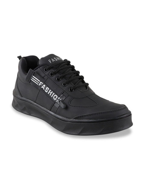 

Histeria Men Black Solid Trekking Shoes