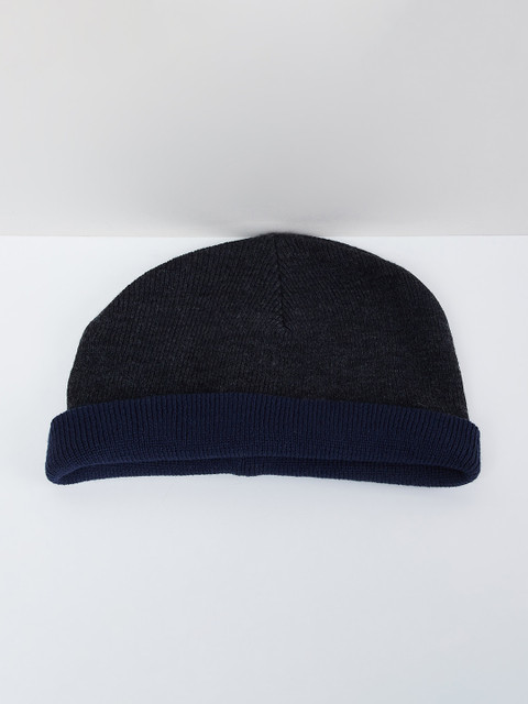 

max Men Black Solid Beanie