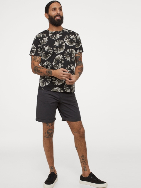 

H&M Men Grey Solid Slim Fit Twill Shorts