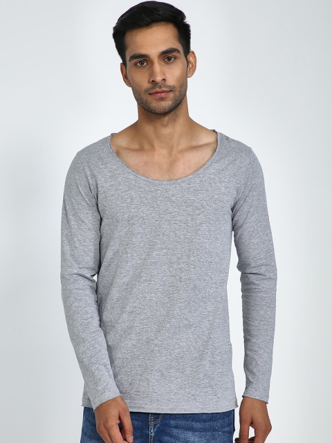 

Blue Saint Men Grey Solid Round Neck T-shirt