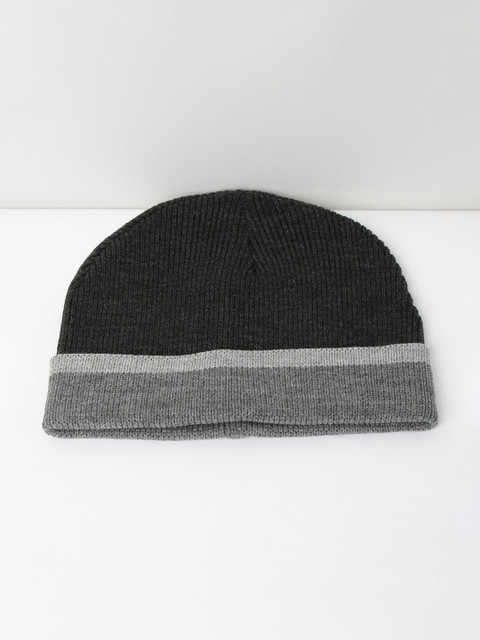 

max Men Grey & Black Colourblocked Beanie