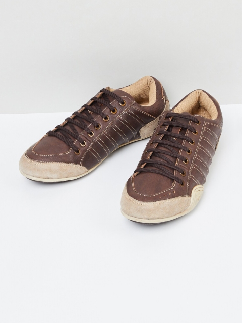 

max Men Brown Solid Sneakers