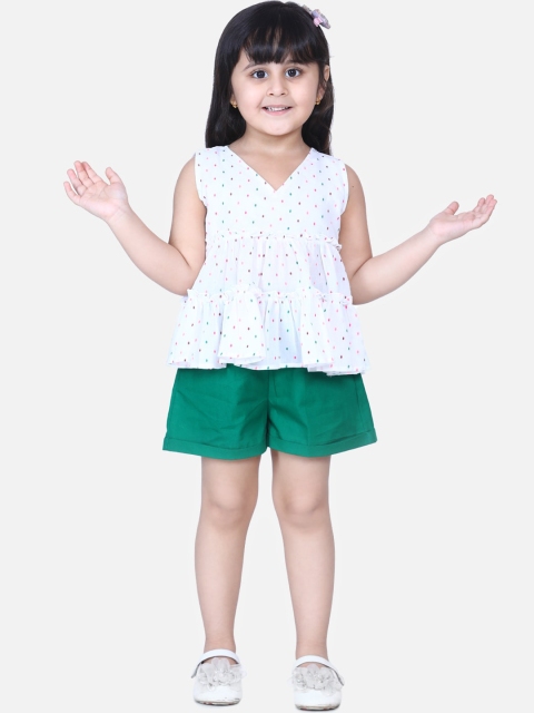 

AWW HUNNIE Girls White & Green Printed Top with Shorts