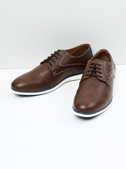

max Men Brown Solid Derbys
