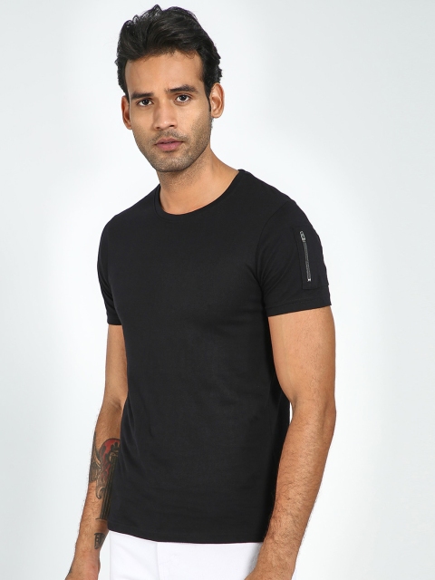 

Blue Saint Men Black Solid Round Neck T-shirt