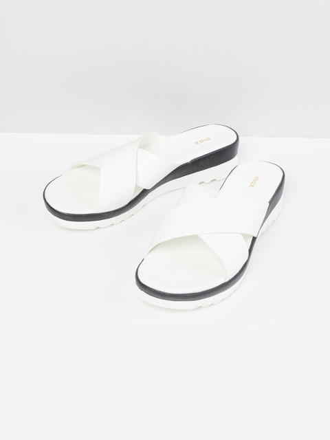 

max Women White Solid Sandals