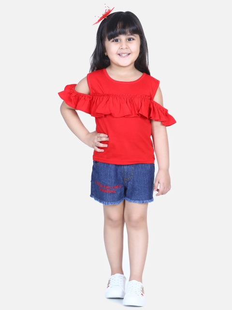 

AWW HUNNIE Girls Red & Blue Solid T-shirt with Shorts