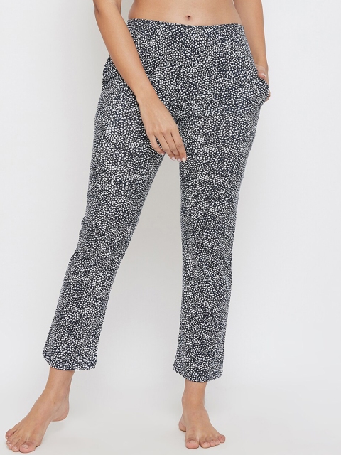 

Clovia Women Black & White Printed Lounge Pants