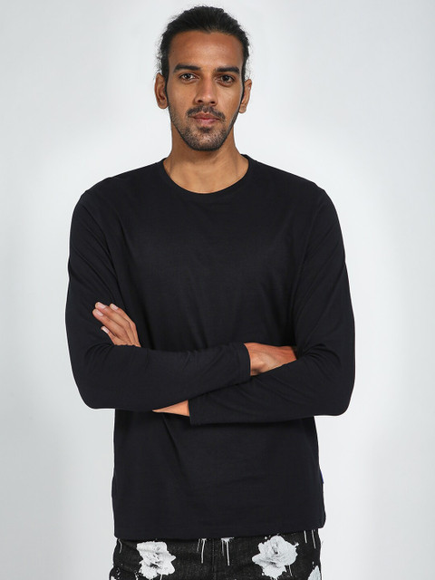 

Blue Saint Men Black Solid Round Neck T-shirt