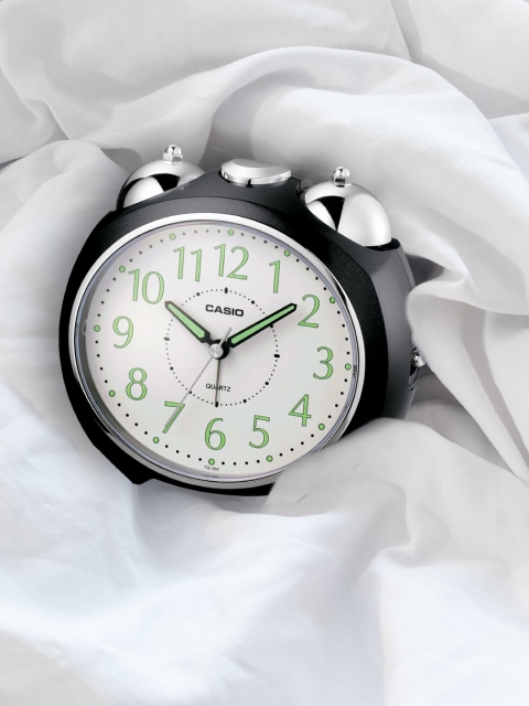 

CASIO White & Black Round Solid Analogue Alarm Clock