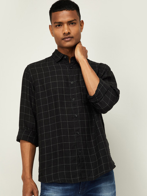 

CODE by Lifestyle Men Black Regular Fit Checked Casual Shirt
