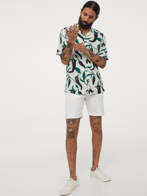 

H&M Men White Solid Slim Fit Regular Shorts