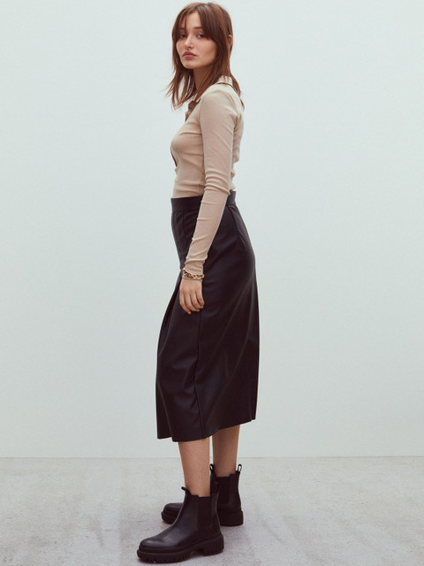 

H&M Black Imitation Leather Skirt