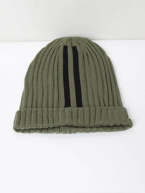 

max Men Green & Black Solid Beanie