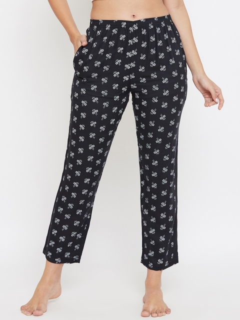 

Clovia Women Black & White Printed Lounge Pants